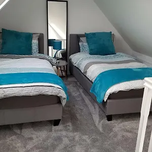 2 Serviced In Childwall-south - Each Sleeps 6 Liverpool